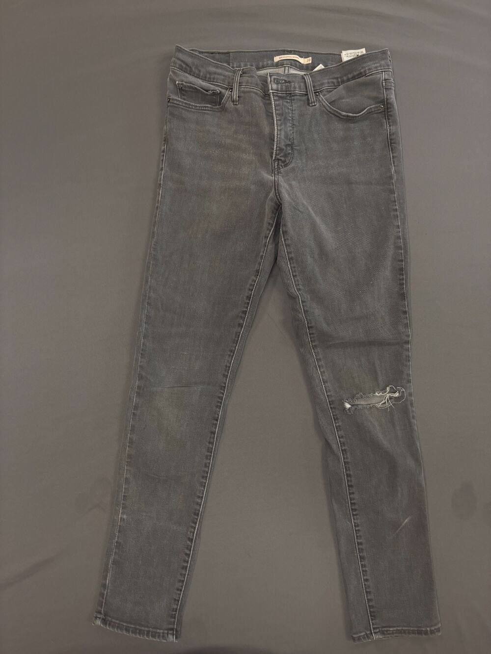 Levi's 311 Shaping Skinny Jeans in Grey Wash Women’s Size 29 ripped distressed